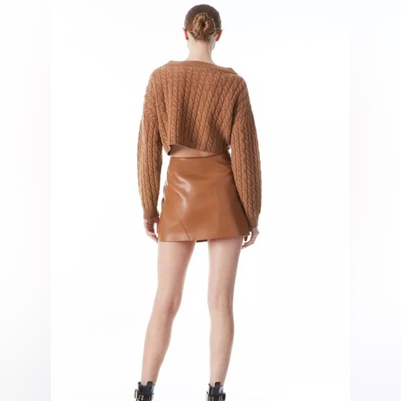 Alice + Olivia - Ayden Cropped V-Neck Pullover in Camel - Picture 3 of 10
